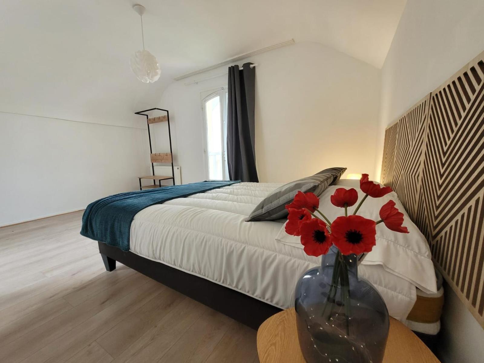 Waterlily Et Coquelicot House Vernon (Eure)